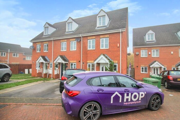 3 Bedroom Town House To Rent In Manderston Chase, Armley, Leeds, LS12