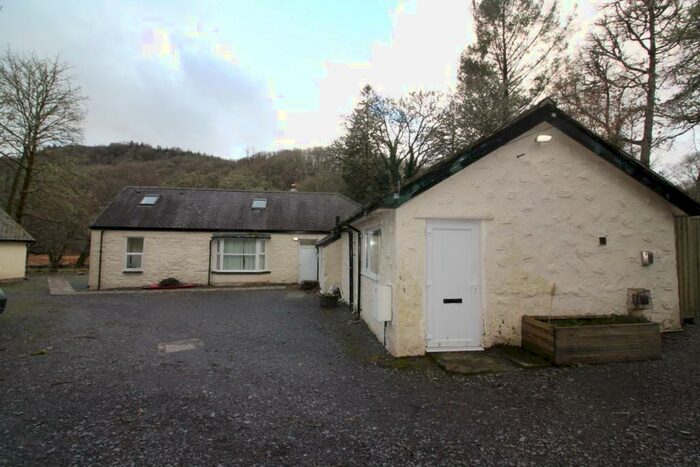 7-bedroom-detached-house-for-sale-in-the-meadows-capel-curig-betws-y