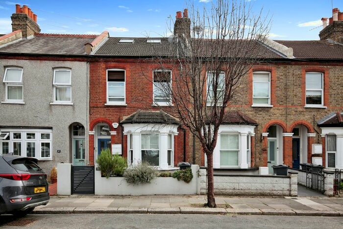 1 Bedroom Flat To Rent In Whitestile Road, Brentford, TW8