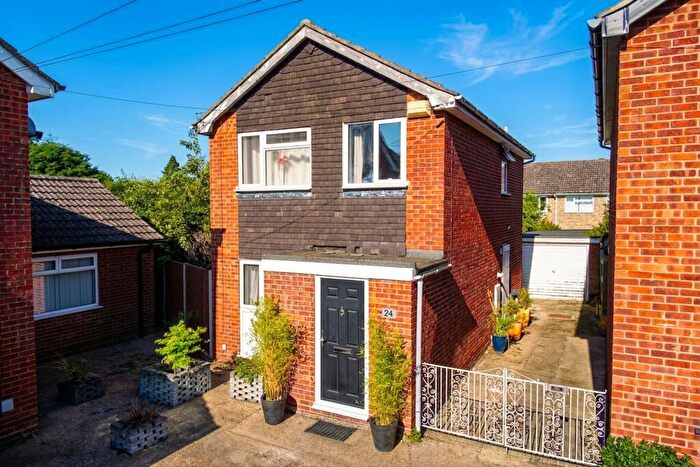 3 Bedroom Detached House For Sale In Woodyard Close, Mulbarton, Norwich, NR14