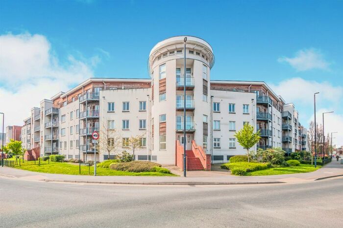 2 Bedroom Flat To Rent In Kingsquarter, Maidenhead, SL6