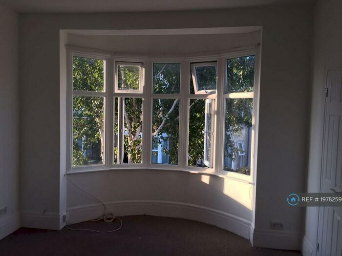 1 Bedroom Flat To Rent In North Avenue, Southend-On-Sea, SS2