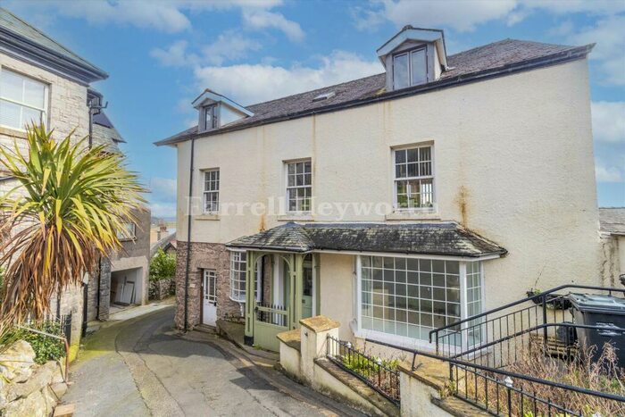 2 Bedroom Flat For Sale In Main Street, Grange Over Sands, LA11
