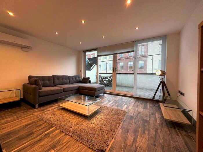 2 Bedroom Flat To Rent In New Briggate, Leeds, West Yorkshire, Uk, LS1