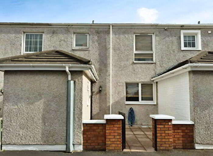 3 Bedroom Mid Terraced House For Sale In Clonmeen, Craigavon, BT65