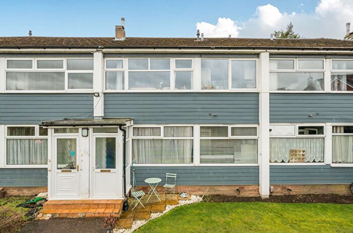 2 Bedroom Flat For Sale In High Moor Court, Moortown, Leeds, LS17