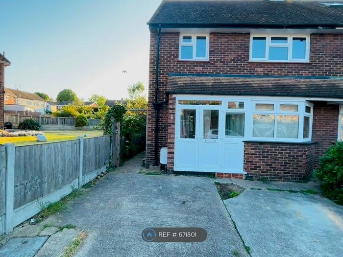 3 Bedroom Semi-Detached House To Rent In Richmond Drive, Westcliff-On-Sea, SS0