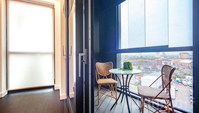 2 Bedroom Flat To Rent In Charles Clowes Walk, Nine Elms, SW11