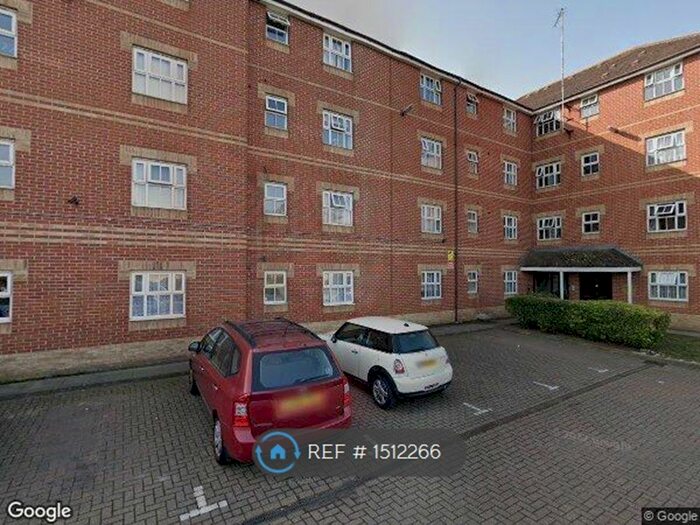 2 Bedroom Flat To Rent In Honeysuckle Court, Ilford, IG1
