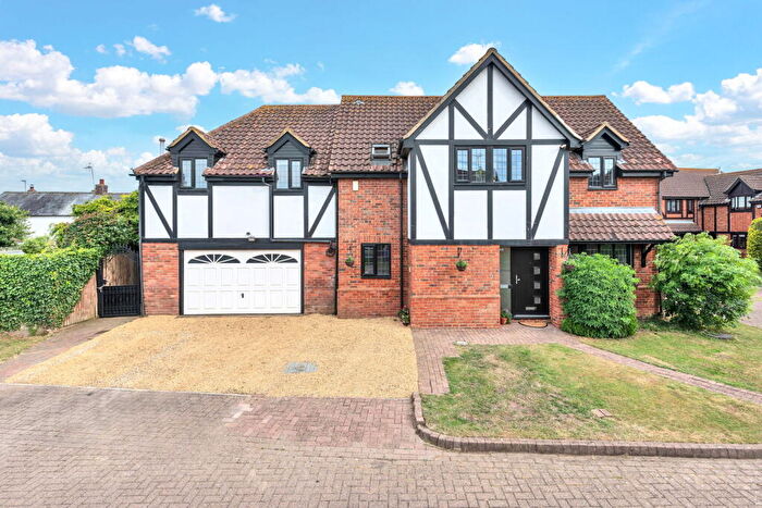 5 Bedroom Detached House For Sale In Chequers Close, Lower Shelton, MK43