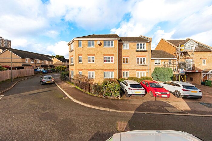 2 Bedroom Property For Sale In Chestnut Grove, London, SE20