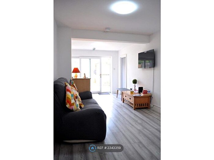 5 Bedroom Semi-Detached House To Rent In Avenue Road, Harold Wood, Romford, RM3