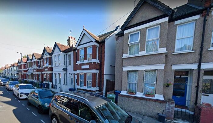 2 Bedroom Flat To Rent In Herga Road, Harrow, HA3