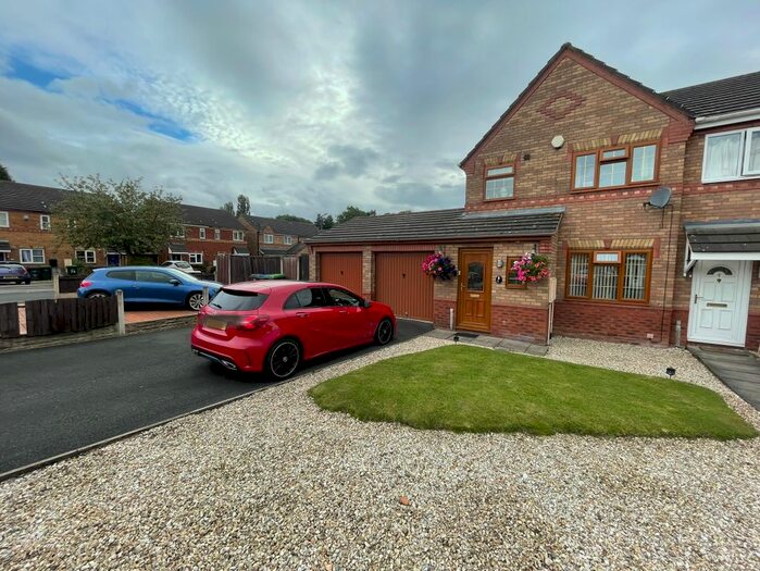 3 Bedroom Property To Rent In Lilian Grove, Bilston, WV14