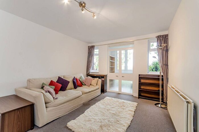 1 Bedroom Flat To Rent In Arnewood Close, Roehampton, London, SW15