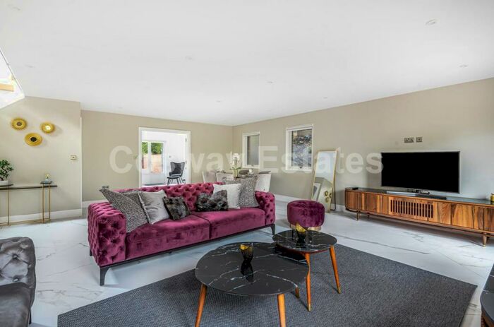 4 Bedroom Detached House To Rent In Highwood Hill, Mill Hill, NW7