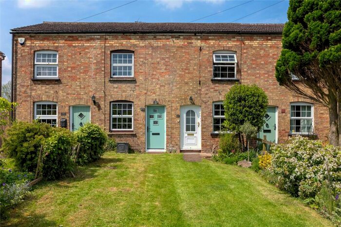 2 Bedroom Terraced House For Sale In Toddington Road, Tebworth, Bedfordshire, LU7