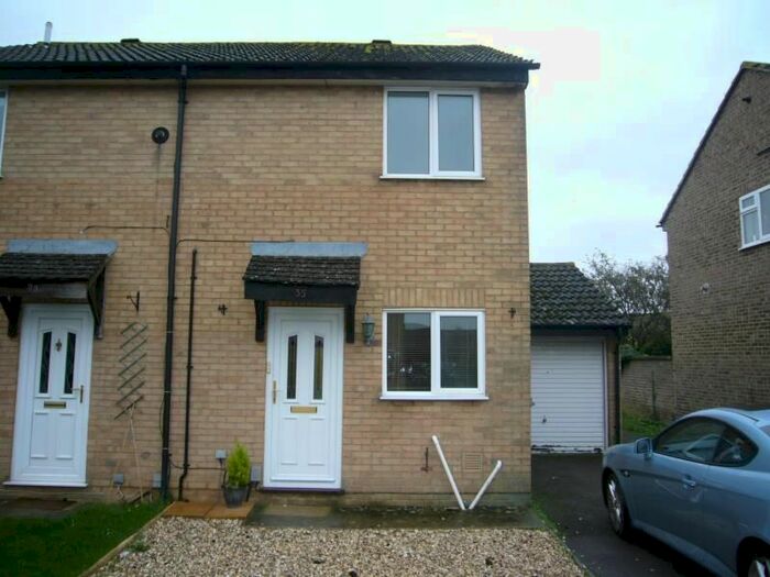 2 Bedroom Semi-Detached House To Rent In Mayfield Close, Carterton, Oxon OX18