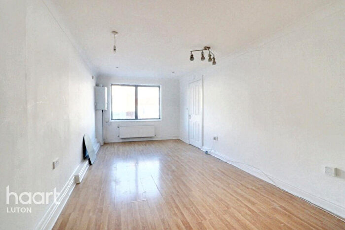 1 Bedroom Flat For Sale In Cardiff Road, Luton, LU1