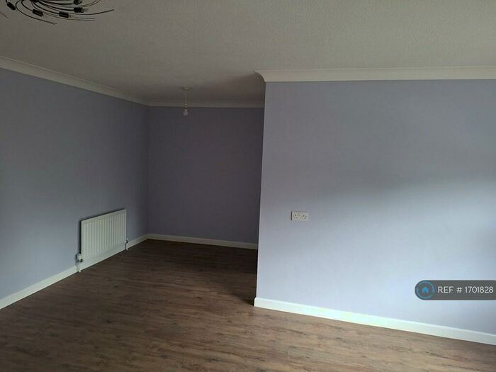 2 Bedroom Flat To Rent In Beech Gardens, Worthing, BN14
