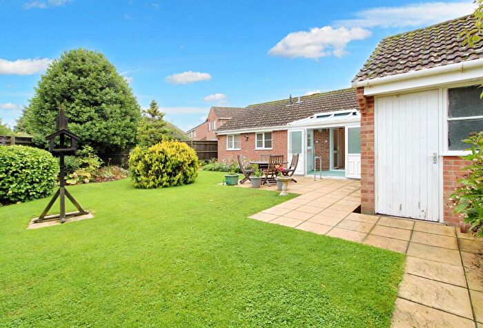 2 Bedroom Detached Bungalow For Sale In Grassington Place, Thatcham, RG19