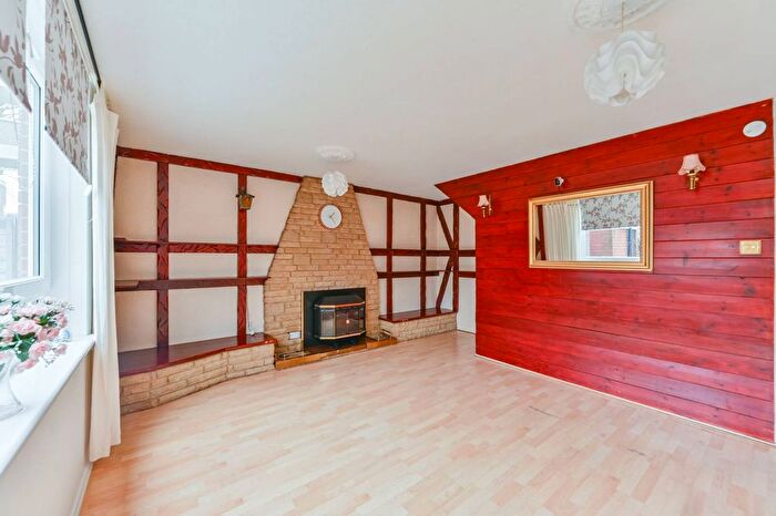 3 Bedroom Flat For Sale In Mansel Court, Battersea, London, SW11