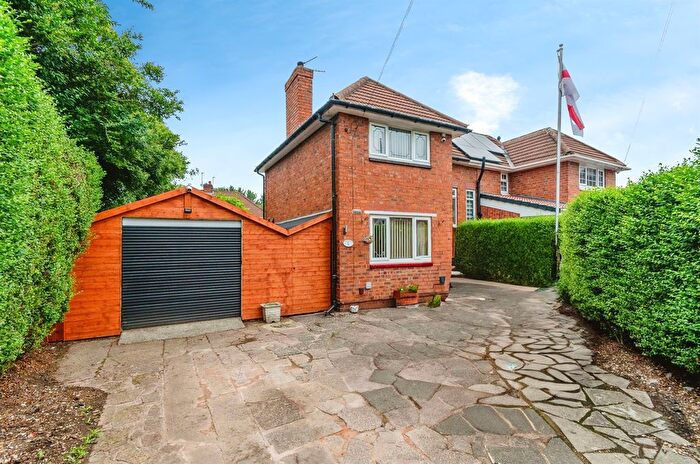 3 Bedroom Semi-Detached House For Sale In Hampton Place, Wednesbury, WS10