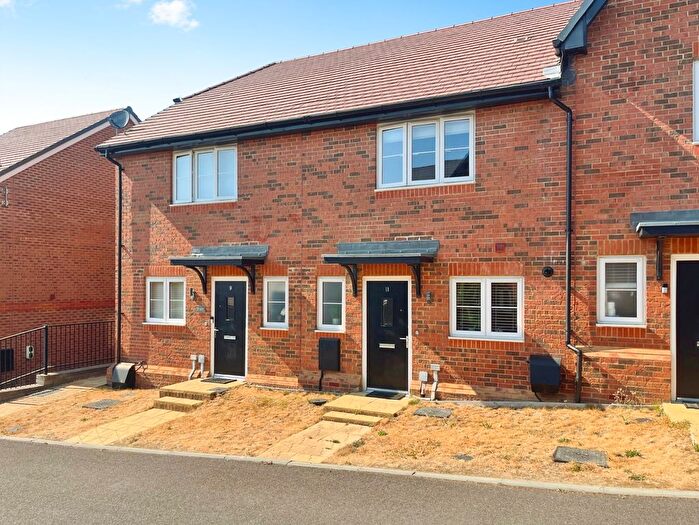 2 Bedroom Detached House For Sale In Cardwell Road, Farnham, Surrey, GU9