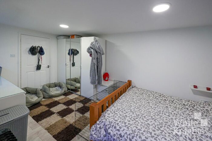 3 Bedroom Park Home For Sale In Fairfield Park, West End Road, Mortimer Common, Reading, Berkshire, RG7