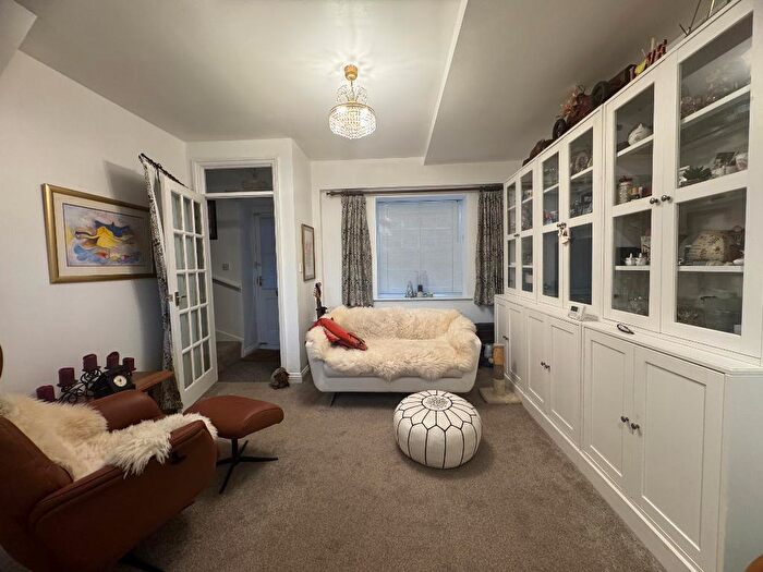 2 Bedroom Cottage For Sale In Silkweavers Mews, Rothwell, NN14