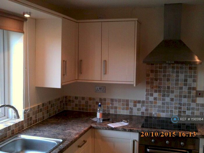 2 Bedroom Flat To Rent In Hurricane Road, Bowerhill, Melksham, SN12