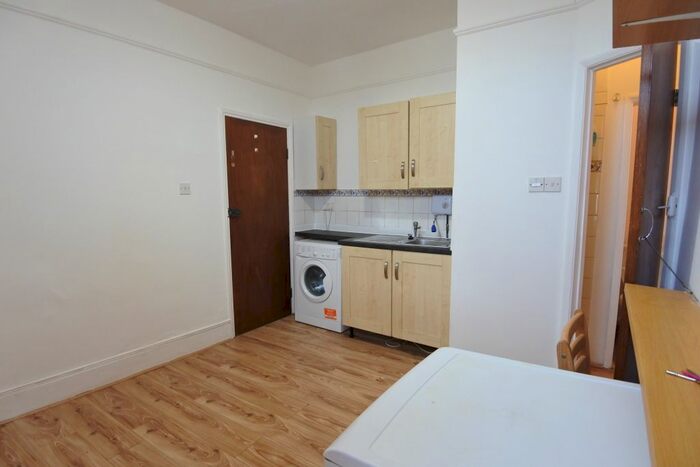 Studio To Rent In High Road, Willesden, NW10