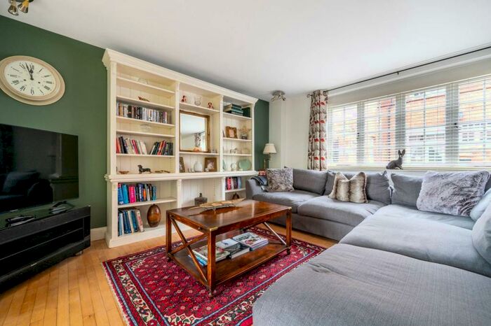 3 Bedroom Detached House For Sale In Nanhurst, Cranleigh, GU6