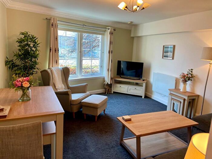 2 Bedroom Flat To Rent In Caledonian Crescent, Edinburgh, Midlothian, EH11