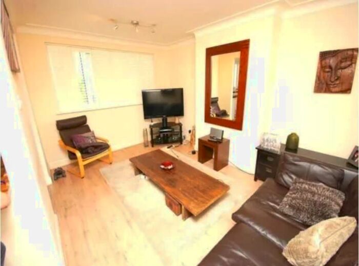 2 Bedroom Maisonette To Rent In Rayleigh Road, Hutton, Brentwood, CM13