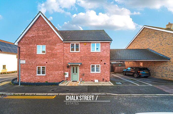 3 Bedroom Semi Detached House For Sale In Arnwil Drive, Noak Hill, RM3