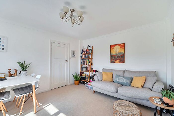 1 Bedroom Flat For Sale In Cross Deep, Twickenham, TW1