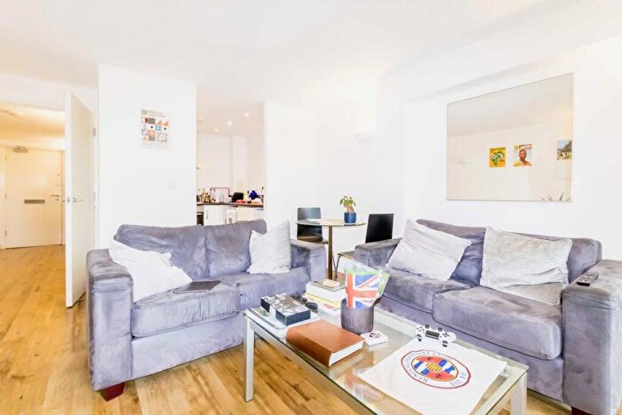 2 Bedroom Flat To Rent In Stepney Way, Whitechapel, E1