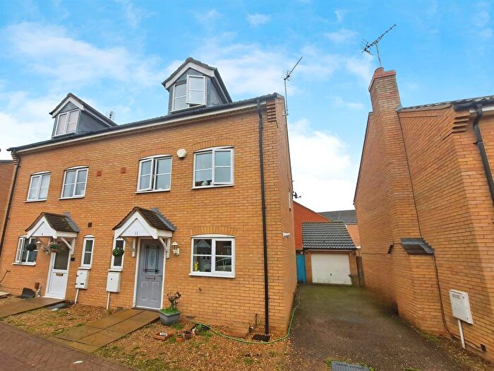 4 Bedroom Semi Detached House For Sale In Wick Road, Hampton Hargate, Peterborough, PE7