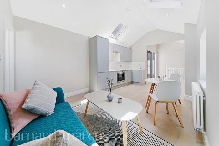 1 Bedroom Flat To Rent In East Street, Epsom, KT17