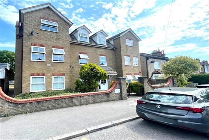 1 Bedroom Apartment For Sale In Daisy Road, South Woodford, E18