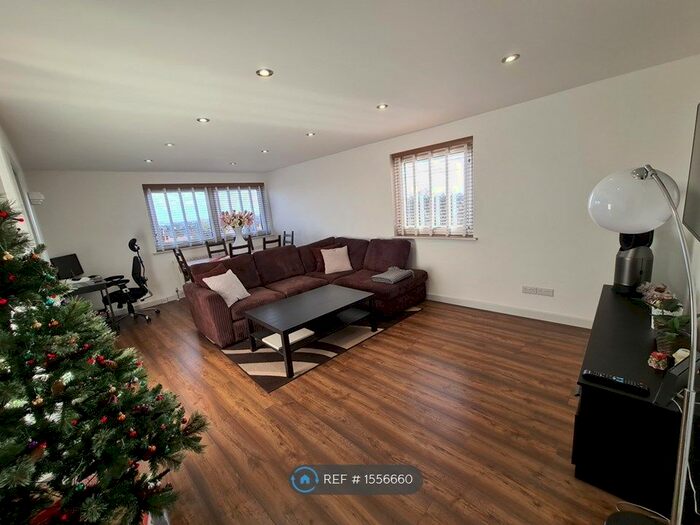 2 Bedroom Flat To Rent In Pellipar Close, London, N13