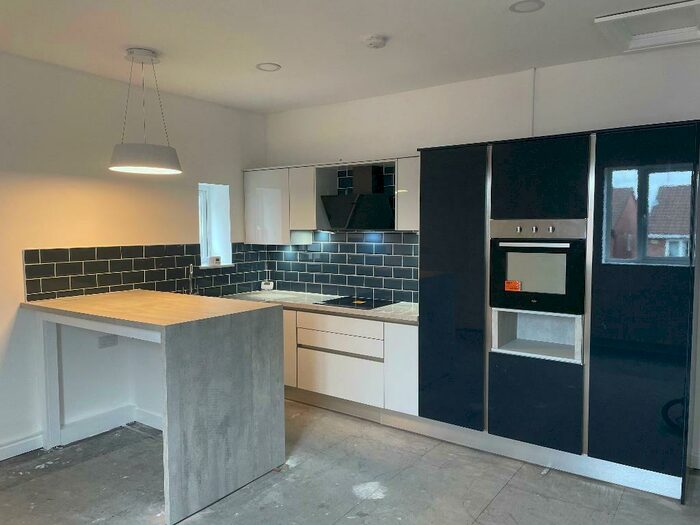 2 Bedroom Flat To Rent In Smithy Lane, Hyde, Cheshire, SK14