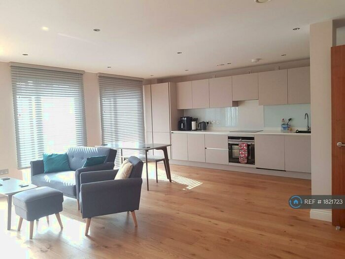 2 Bedroom Flat To Rent In Lyden Court, London, N19