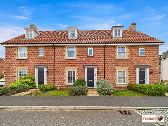 3 Bedroom Town House For Sale In Thacker Close, Bramford, Ipswich, IP8