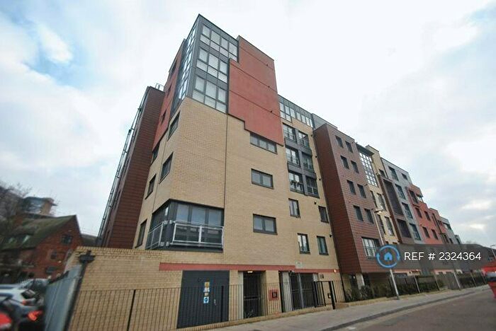 1 Bedroom Flat To Rent In Bramley Crescent, Ilford, IG2