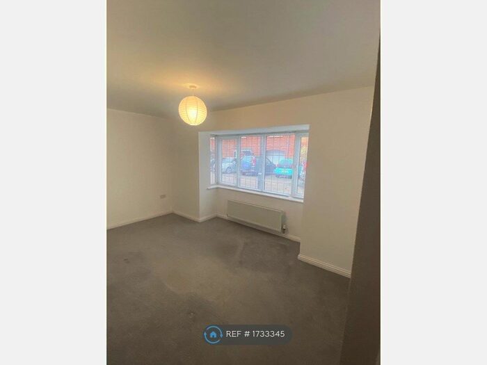 4 Bedroom Semi-Detached House To Rent In Windle Drive, Bourne, PE10