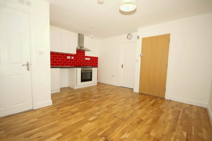 1 Bedroom Flat To Rent In Station Street, Sittingbourne, ME10