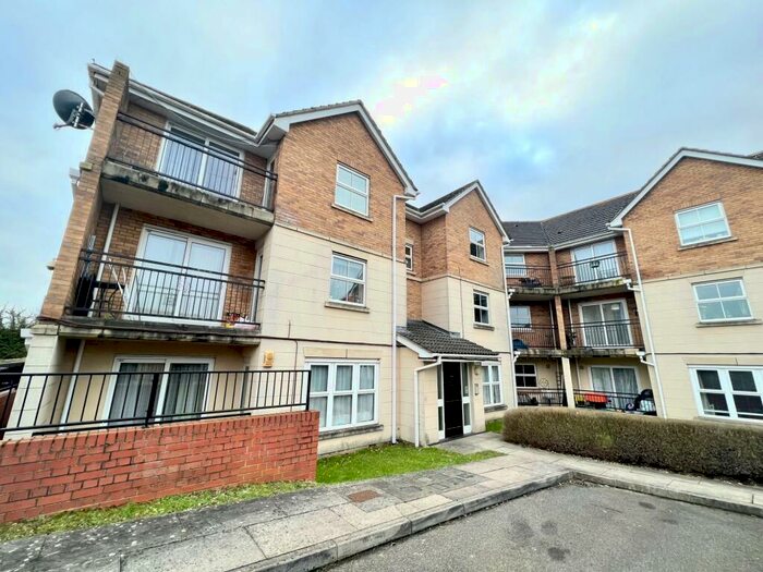 2 Bedroom Flat To Rent In Fir Court, Laindon, SS15