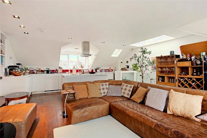 3 Bedroom Flat To Rent In Castellain Road, London, W9